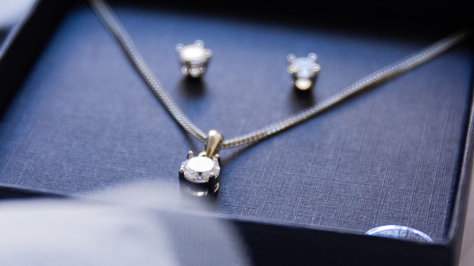 Mint & Lily Review 2026: Best Personalized Jewelry Gifts for Birthdays and Anniversaries